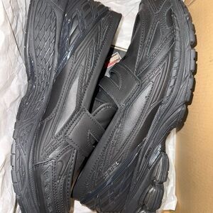 New Balance Men's Dark Gray Sneakers